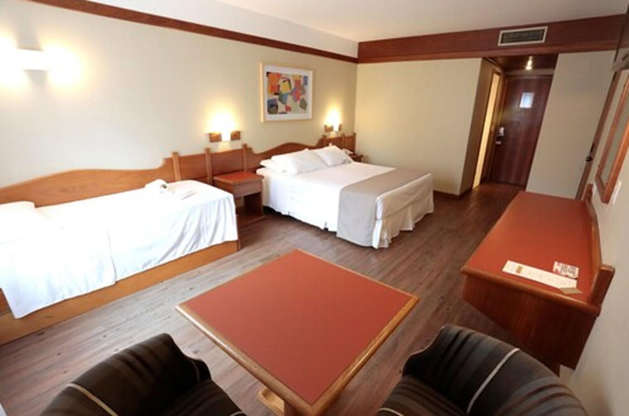 Tri Hotel Canela Exterior foto